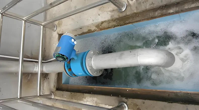 Расход сточных вод, измеренный магнитометром Wastewater flow measured by magmeter