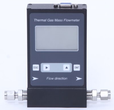 Low volume gas flow meter