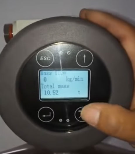 Измерение плотности и температуры кетчупа с помощью одного датчика потока. Ketchup density and temperature measurement by one flow sensor